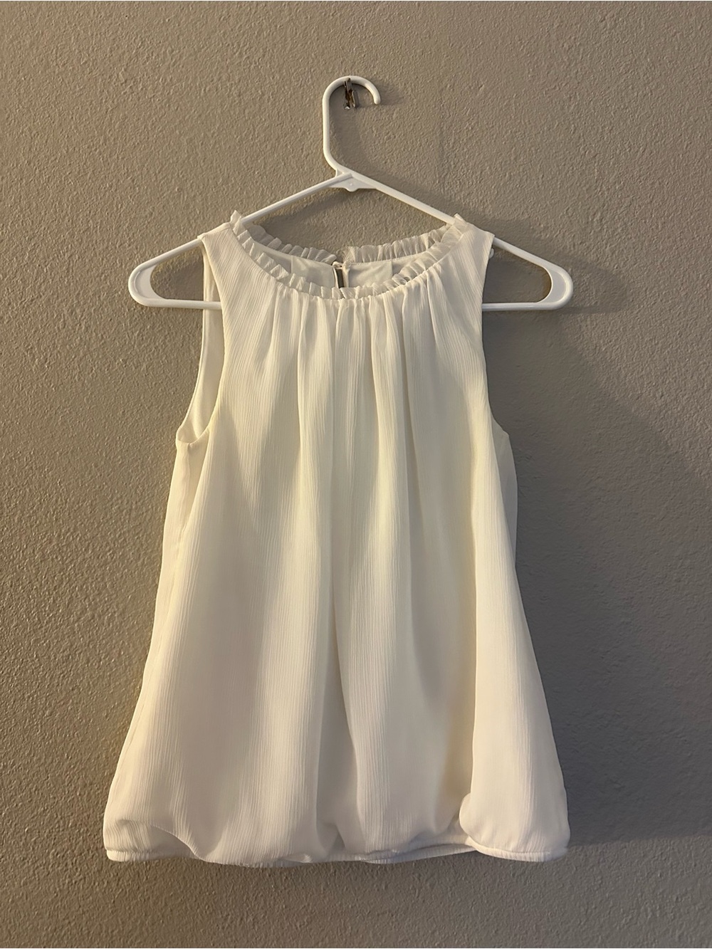 Ann Taylor Cream Sleeveless Ruffle-Neck Camisole